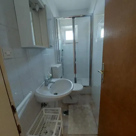Apartment Mlacovic Rab Town